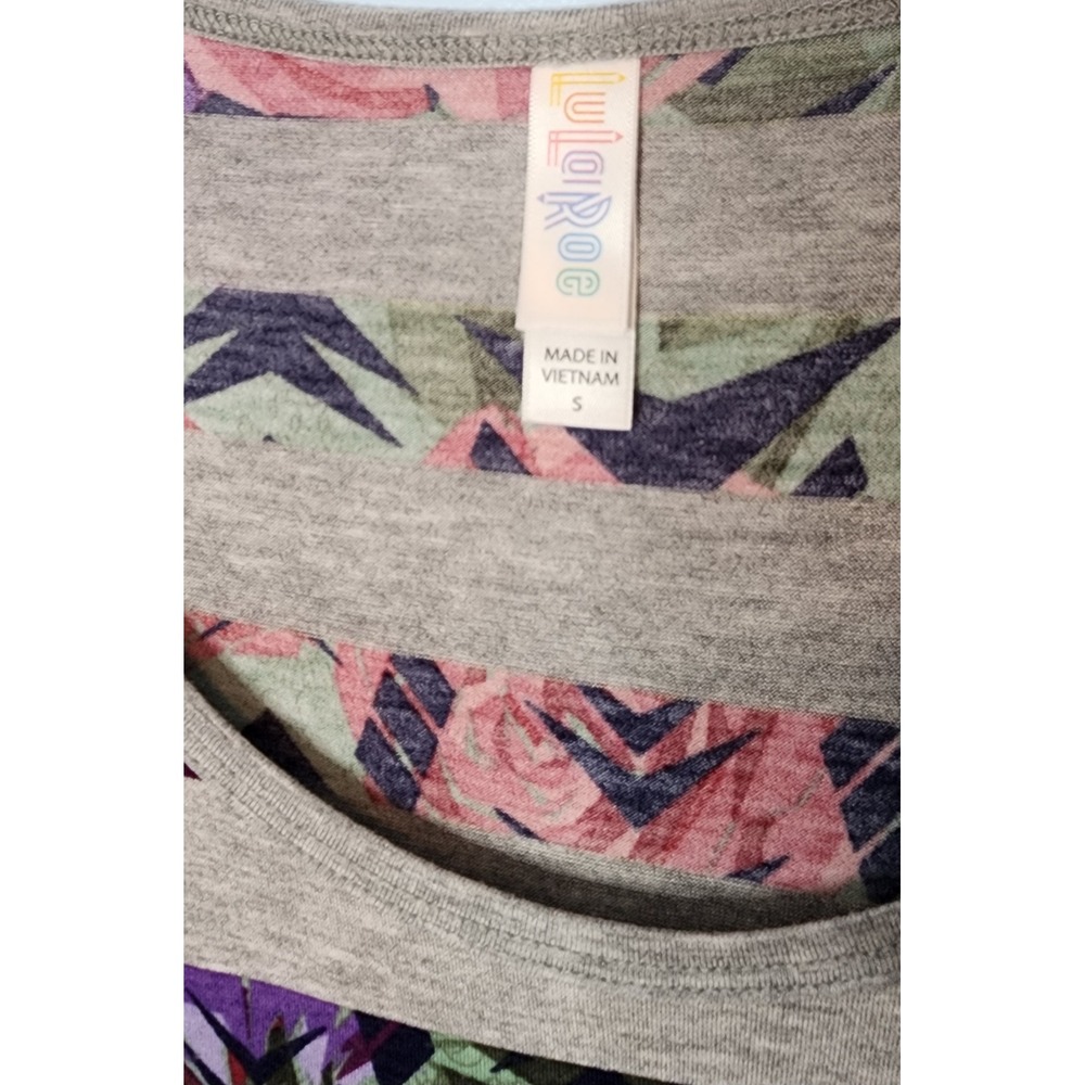 LuLaRoe‎ Gray Rose Floral Stripe Long Sleeve Scoop Neck Top Shirt Size S - Picture 2 of 8